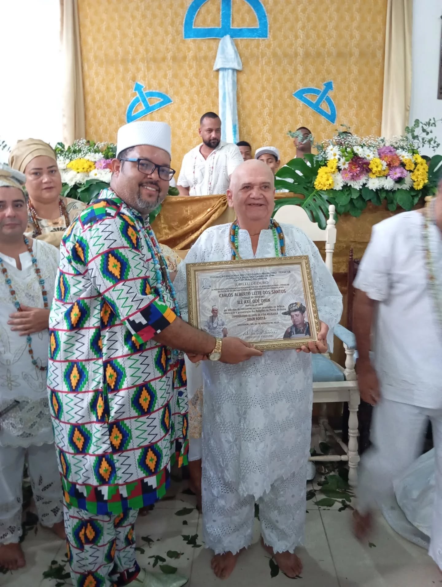 FENACAB homenageia Pai Carlinhos D’Logum Edé pelos 50 anos de iniciação